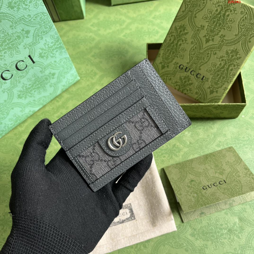 原单古奇钱包|高仿古奇钱包|精仿古奇钱包|一比一古奇钱包   配全套原厂绿盒包装  Ophidia系列卡包 GG标识由在1930年代出现的Gucci钻石菱格纹演化而来 并从此成为Gucci的传统精髓 这款全新Ophidia系列卡包就在灰色和黑色材质上运用了这一颇具辨识度的图案 双G配件令整款造型更添魅力 灰色和黑色GG Supreme帆布 灰色皮革滚边 钯金色调配件 双G 型号 732018 尺寸 11*7cm 颜色 灰色 pvc 意大利创作